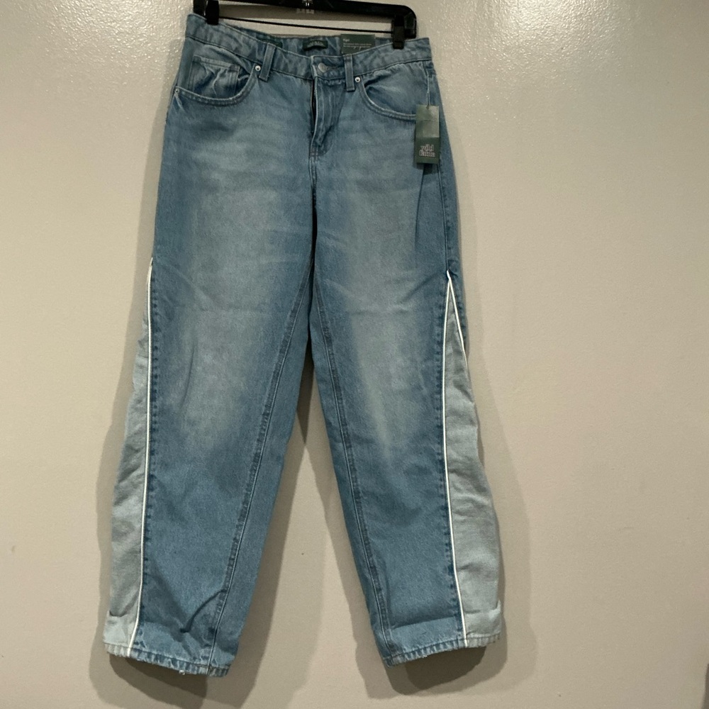 NWT Women Mid Rise 90s Relaxed Straight